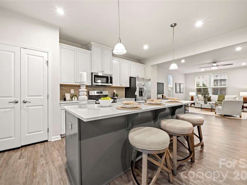 10620 Overlook Mountain Drive, Charlotte, NC 28216.  MLS# CAR4403101, YatesRealty ID 37895. 