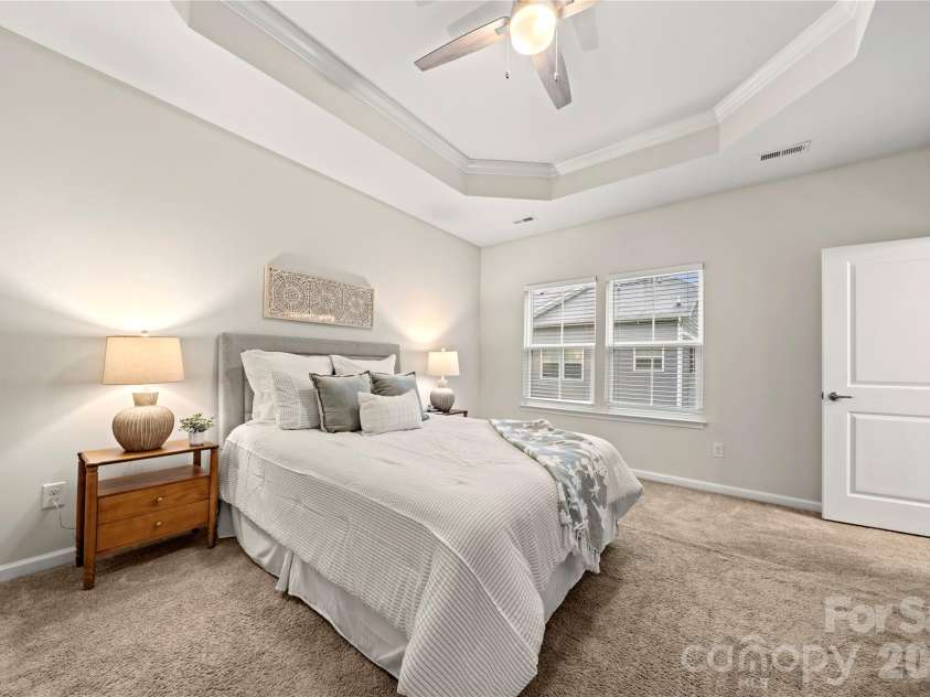 10620 Overlook Mountain Drive, Charlotte, NC 28216.  MLS# CAR4403101, YatesRealty ID 37895. 