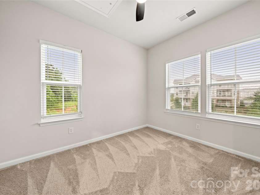 10620 Overlook Mountain Drive, Charlotte, NC 28216.  MLS# CAR4403101, YatesRealty ID 37895. 