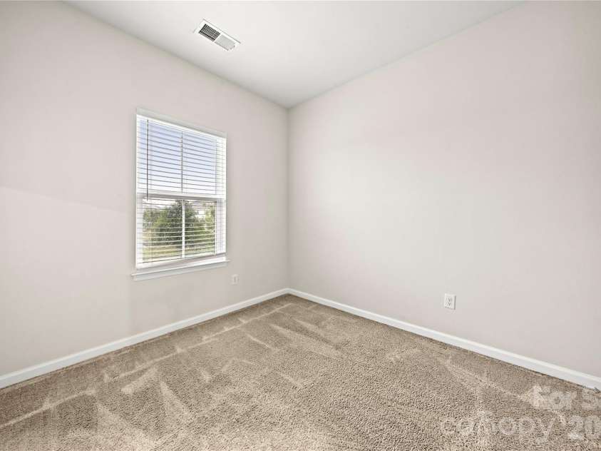 10620 Overlook Mountain Drive, Charlotte, NC 28216.  MLS# CAR4403101, YatesRealty ID 37895. 