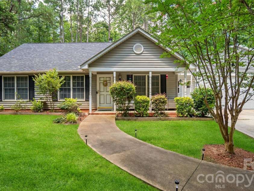 8003 Hope Lane, Waxhaw, NC 28173.  MLS# CAR4402955, YatesRealty ID 37898. 