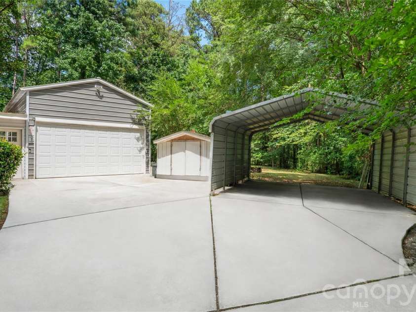 8003 Hope Lane, Waxhaw, NC 28173.  MLS# CAR4402955, YatesRealty ID 37898. 