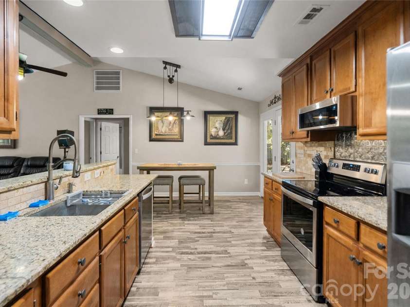 8003 Hope Lane, Waxhaw, NC 28173.  MLS# CAR4402955, YatesRealty ID 37898. 