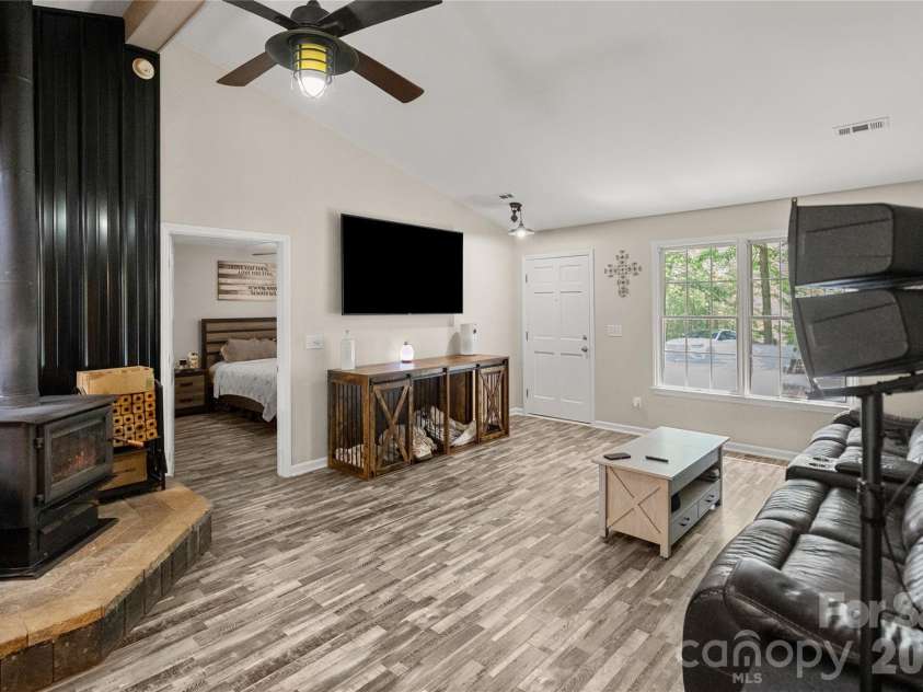 8003 Hope Lane, Waxhaw, NC 28173.  MLS# CAR4402955, YatesRealty ID 37898. 