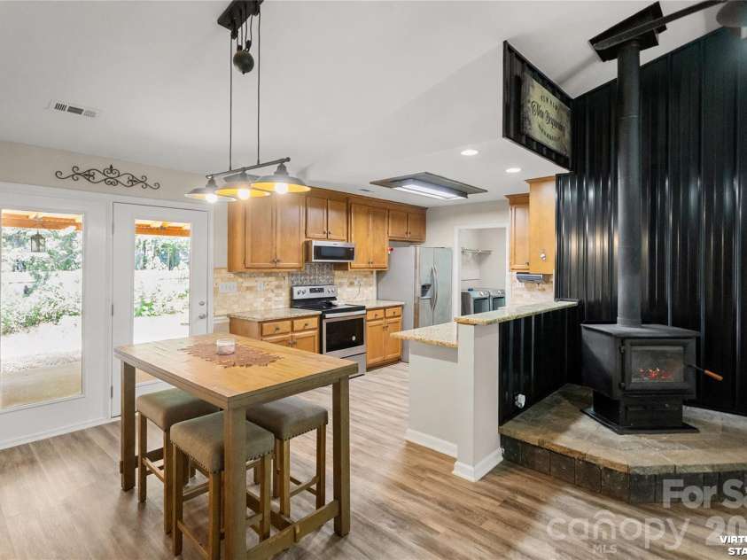 8003 Hope Lane, Waxhaw, NC 28173.  MLS# CAR4402955, YatesRealty ID 37898. 