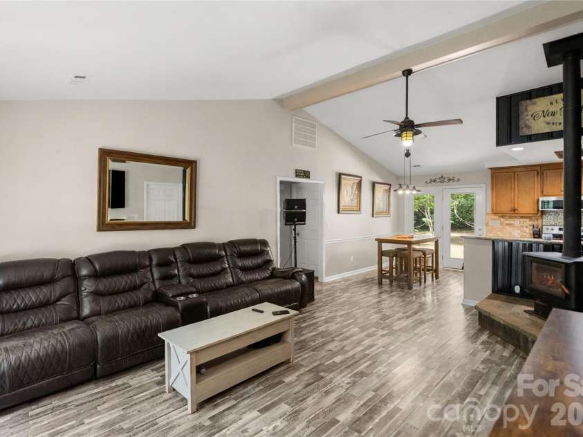 8003 Hope Lane, Waxhaw, NC 28173.  MLS# CAR4402955, YatesRealty ID 37898. 