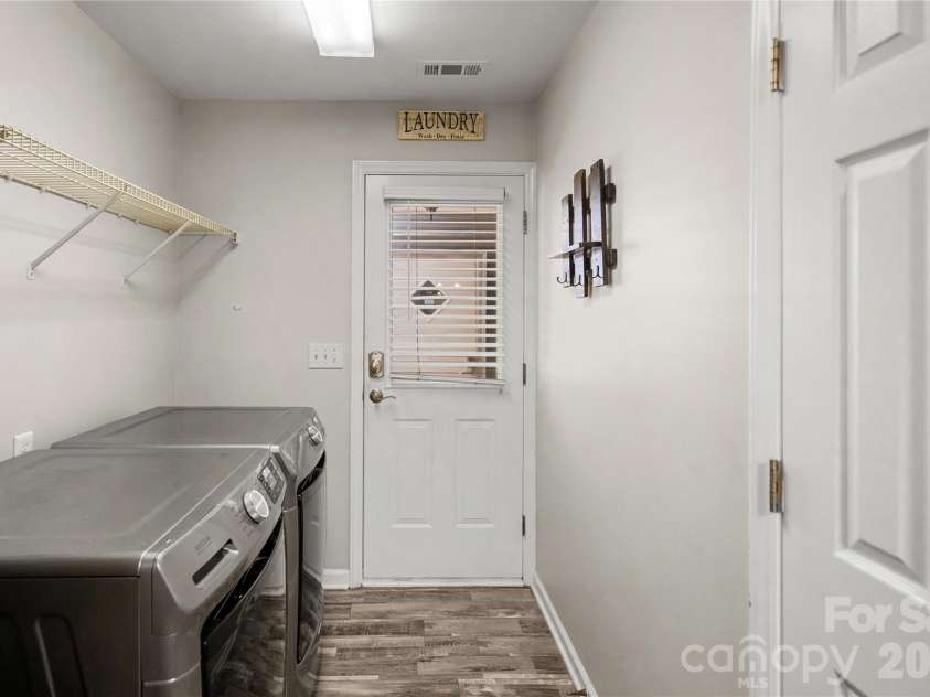 8003 Hope Lane, Waxhaw, NC 28173.  MLS# CAR4402955, YatesRealty ID 37898. 