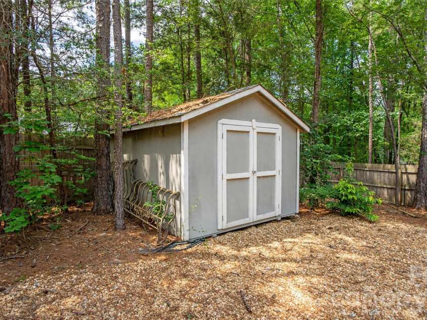 8003 Hope Lane, Waxhaw, NC 28173.  MLS# CAR4402955, YatesRealty ID 37898. 