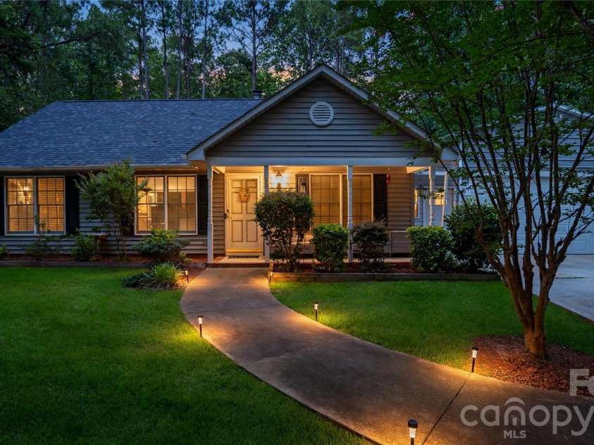 8003 Hope Lane, Waxhaw, NC 28173.  MLS# CAR4402955, YatesRealty ID 37898. 