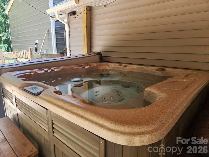 8003 Hope Lane, Waxhaw, NC 28173.  MLS# CAR4402955, YatesRealty ID 37898. 