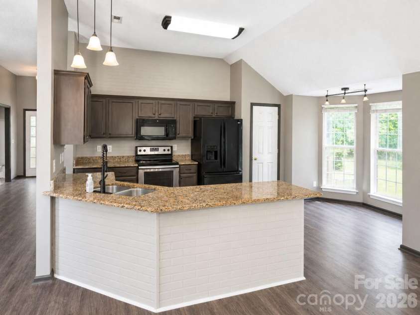 2855 Eagle View Place, Concord, NC 28027.  MLS# CAR4399165, YatesRealty ID 37899. Modern Kitchen 2/4