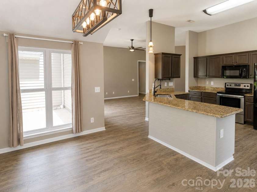2855 Eagle View Place, Concord, NC 28027.  MLS# CAR4399165, YatesRealty ID 37899. Modern Kitchen 4/4
