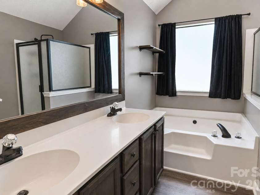 2855 Eagle View Place, Concord, NC 28027.  MLS# CAR4399165, YatesRealty ID 37899. Primary Bathroom 1/3