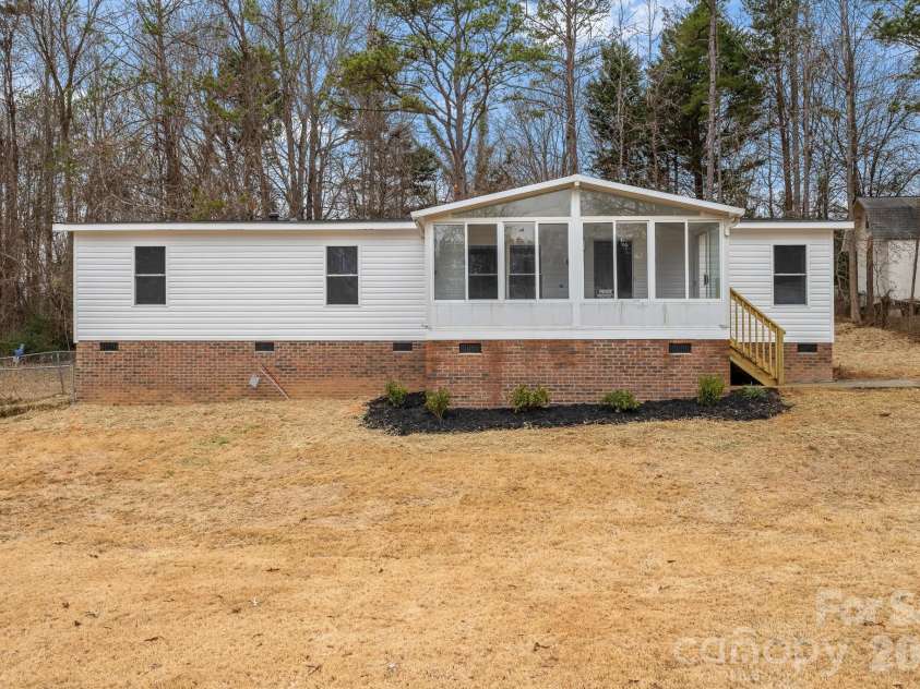 12332 Buxton Drive, Pineville, NC 28134.  MLS# CAR4335366, YatesRealty ID 3790. 