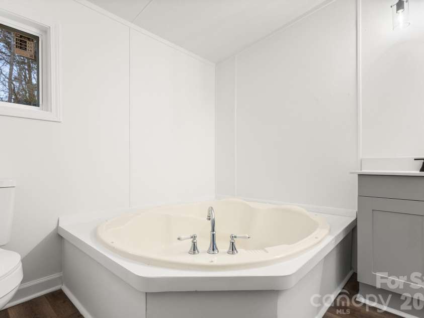 12332 Buxton Drive, Pineville, NC 28134.  MLS# CAR4335366, YatesRealty ID 3790. 