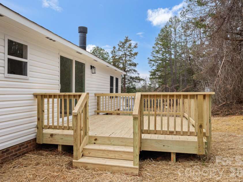 12332 Buxton Drive, Pineville, NC 28134.  MLS# CAR4335366, YatesRealty ID 3790. 