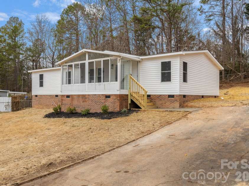 12332 Buxton Drive, Pineville, NC 28134.  MLS# CAR4335366, YatesRealty ID 3790. 