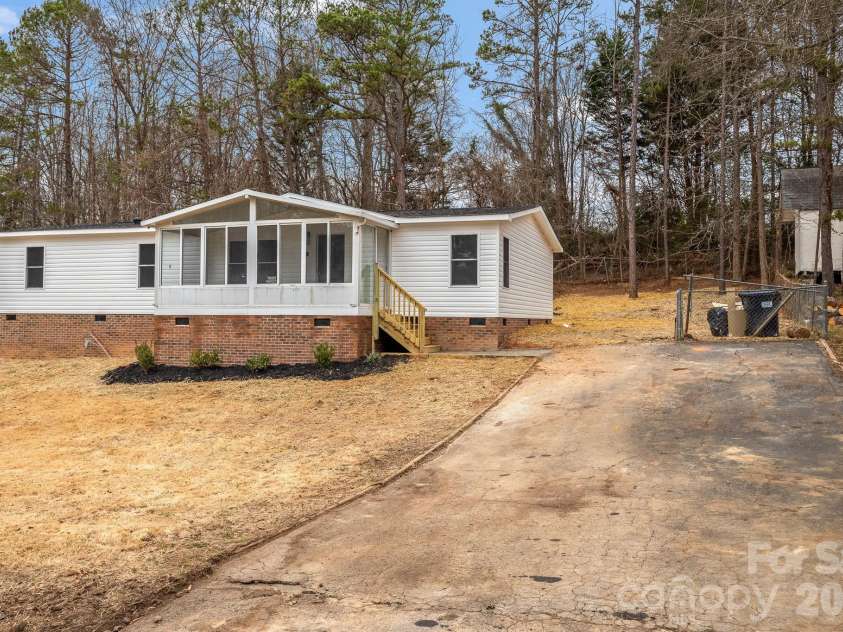12332 Buxton Drive, Pineville, NC 28134.  MLS# CAR4335366, YatesRealty ID 3790. 