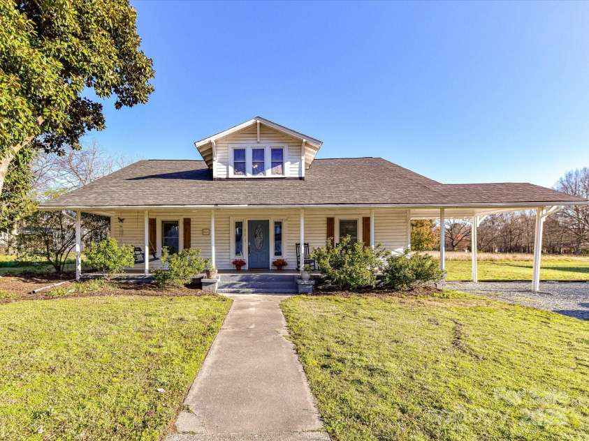 214 Elm Street, Wingate, NC 28174.  MLS# CAR4227263, YatesRealty ID 3790. Welcome Home!