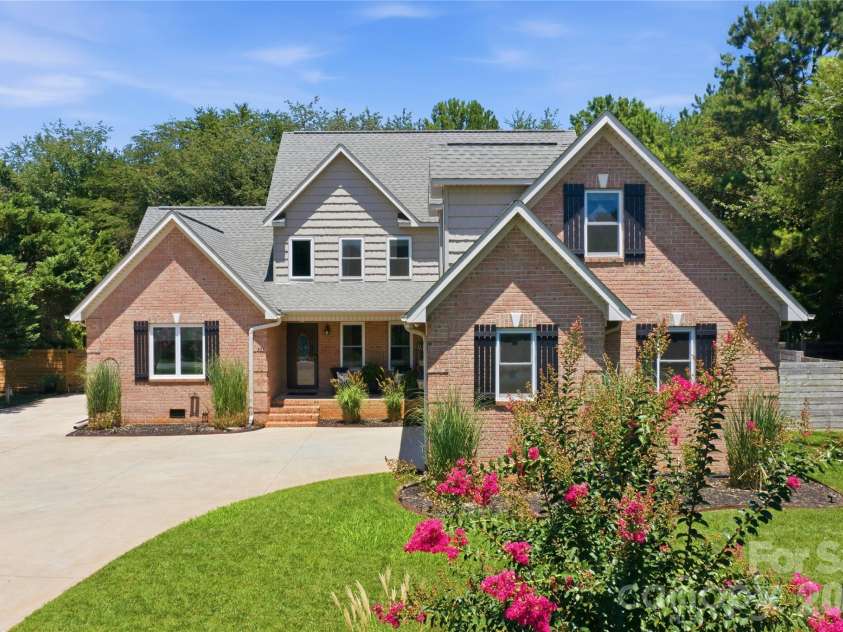 393 Ponderosa Circle, Mooresville, NC 28117.  MLS# CAR4403605, YatesRealty ID 37901. 