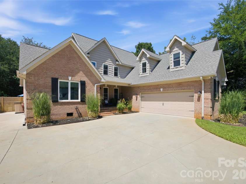 393 Ponderosa Circle, Mooresville, NC 28117.  MLS# CAR4403605, YatesRealty ID 37901. 