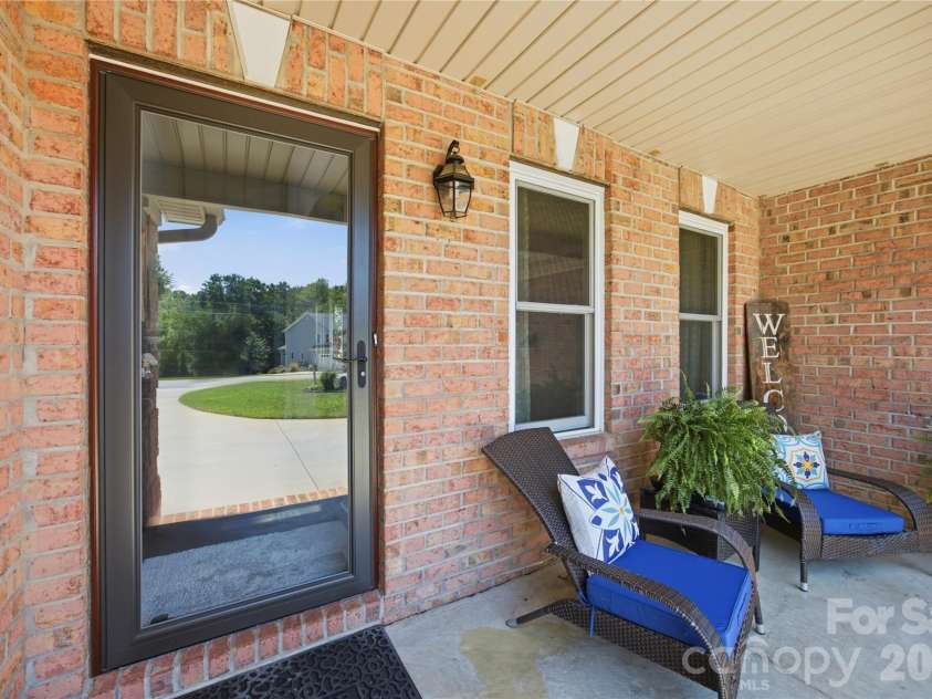 393 Ponderosa Circle, Mooresville, NC 28117.  MLS# CAR4403605, YatesRealty ID 37901. 