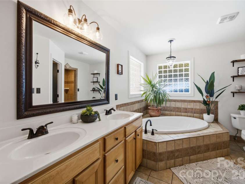 393 Ponderosa Circle, Mooresville, NC 28117.  MLS# CAR4403605, YatesRealty ID 37901. 