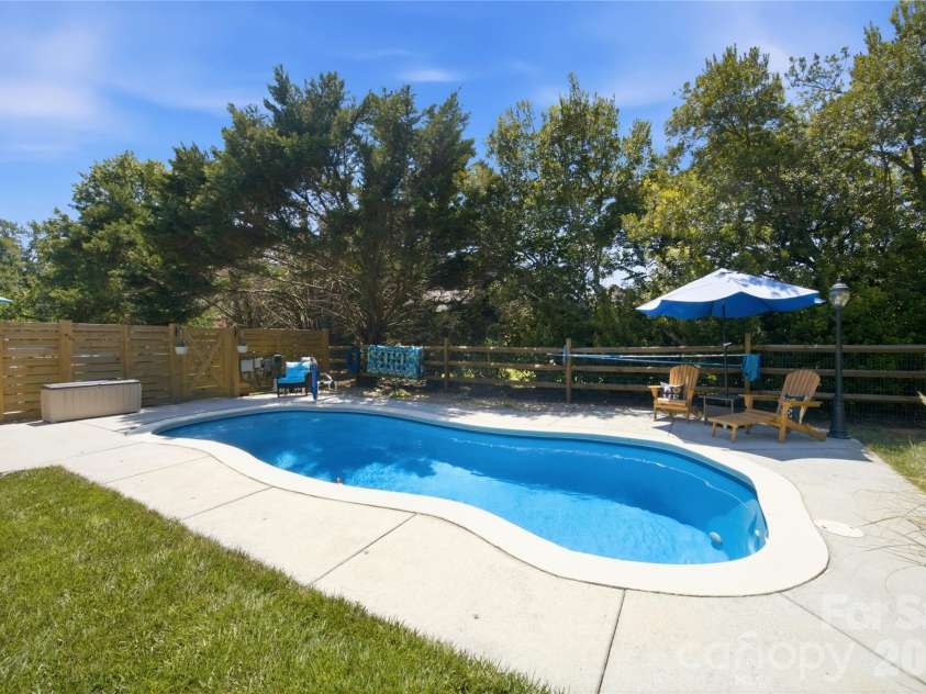 393 Ponderosa Circle, Mooresville, NC 28117.  MLS# CAR4403605, YatesRealty ID 37901. 