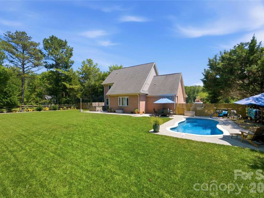 393 Ponderosa Circle, Mooresville, NC 28117.  MLS# CAR4403605, YatesRealty ID 37901. 