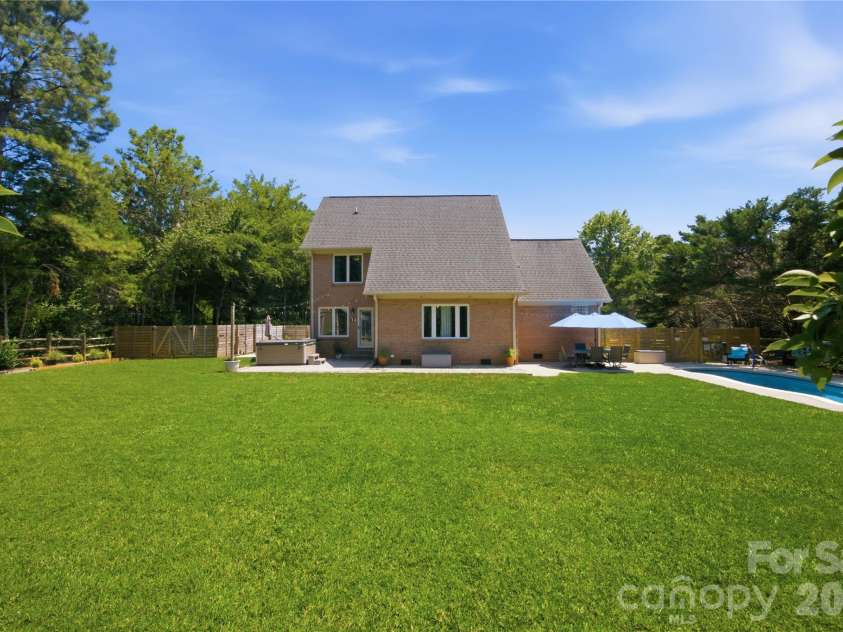 393 Ponderosa Circle, Mooresville, NC 28117.  MLS# CAR4403605, YatesRealty ID 37901. 