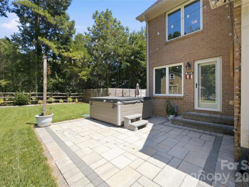 393 Ponderosa Circle, Mooresville, NC 28117.  MLS# CAR4403605, YatesRealty ID 37901. 