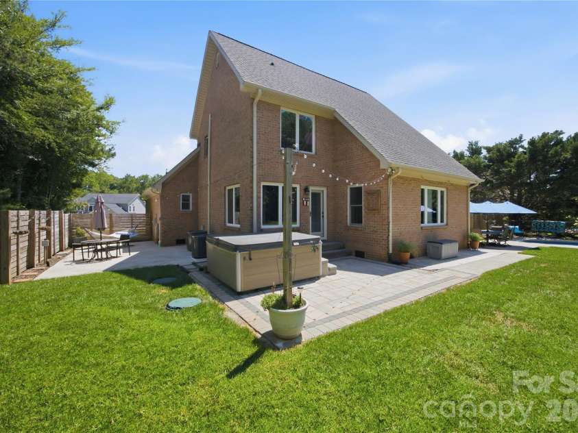393 Ponderosa Circle, Mooresville, NC 28117.  MLS# CAR4403605, YatesRealty ID 37901. 