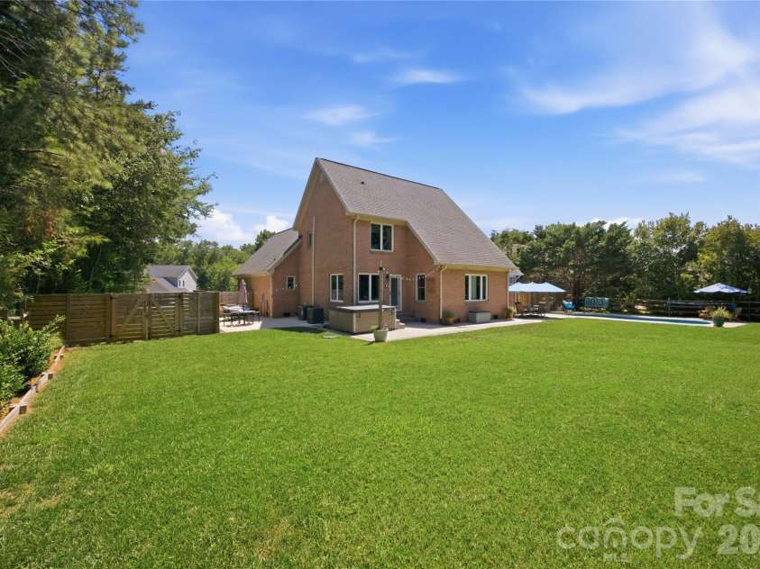 393 Ponderosa Circle, Mooresville, NC 28117.  MLS# CAR4403605, YatesRealty ID 37901. 
