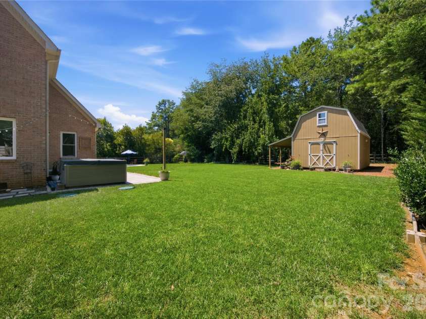 393 Ponderosa Circle, Mooresville, NC 28117.  MLS# CAR4403605, YatesRealty ID 37901. 