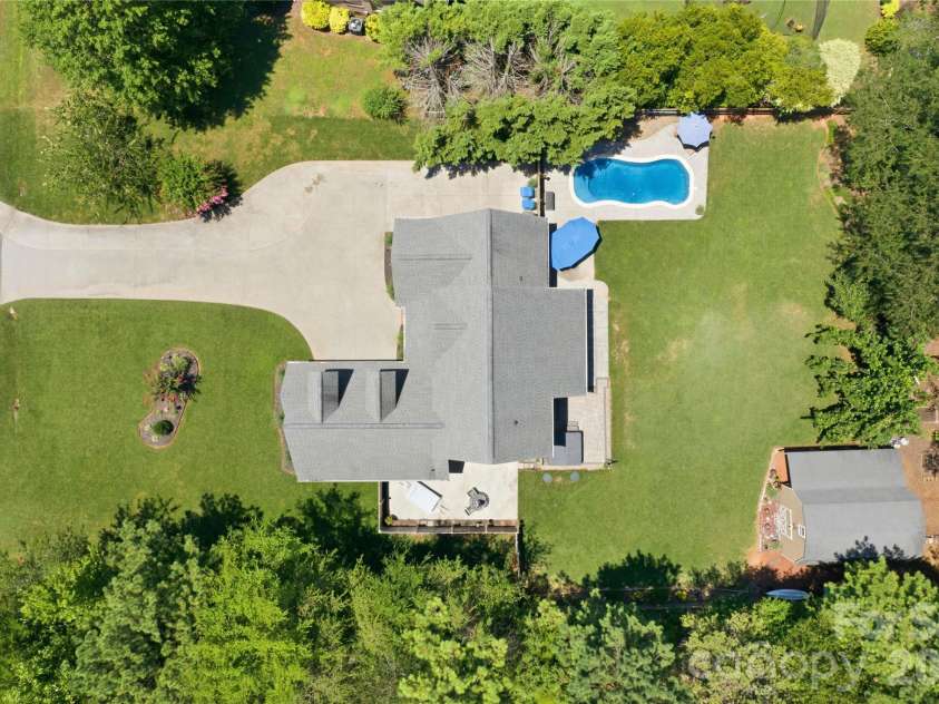 393 Ponderosa Circle, Mooresville, NC 28117.  MLS# CAR4403605, YatesRealty ID 37901. 