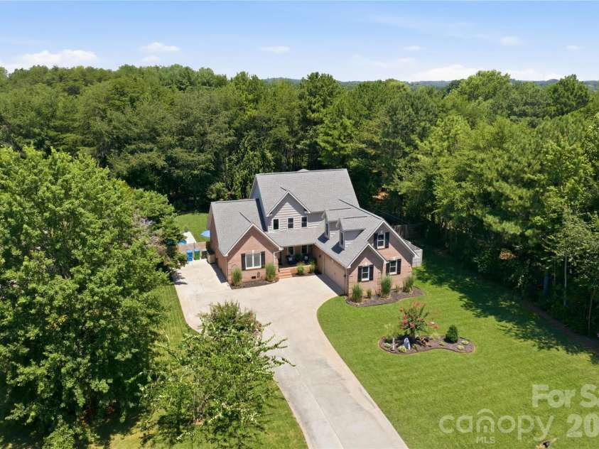 393 Ponderosa Circle, Mooresville, NC 28117.  MLS# CAR4403605, YatesRealty ID 37901. 