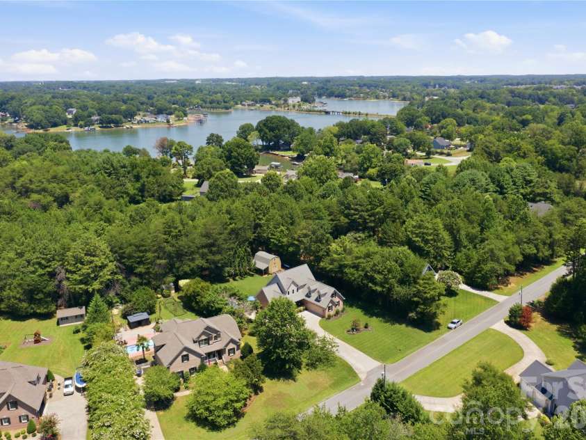 393 Ponderosa Circle, Mooresville, NC 28117.  MLS# CAR4403605, YatesRealty ID 37901. 