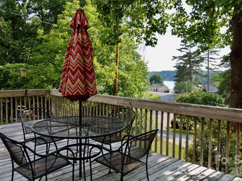 535 Lake Shore Drive, New London, NC 28127.  MLS# CAR4403928, YatesRealty ID 37902. 