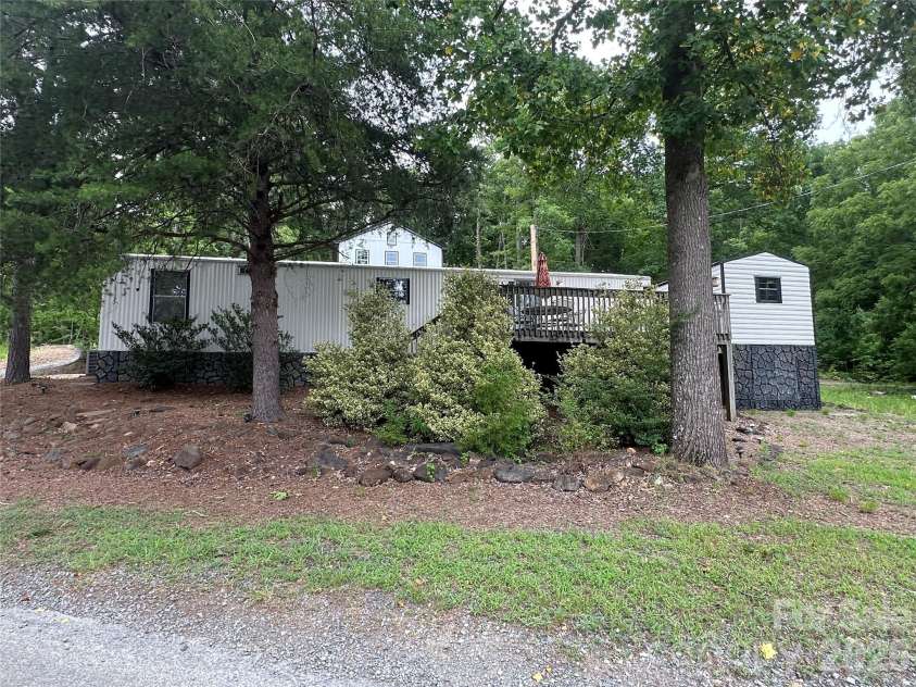 535 Lake Shore Drive, New London, NC 28127.  MLS# CAR4403928, YatesRealty ID 37902. 