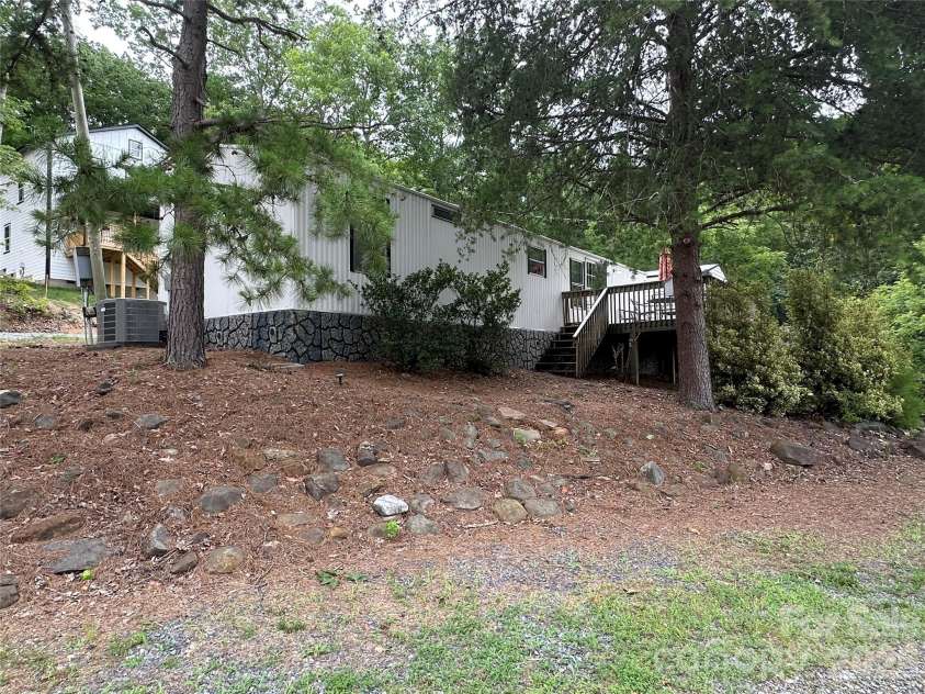 535 Lake Shore Drive, New London, NC 28127.  MLS# CAR4403928, YatesRealty ID 37902. 