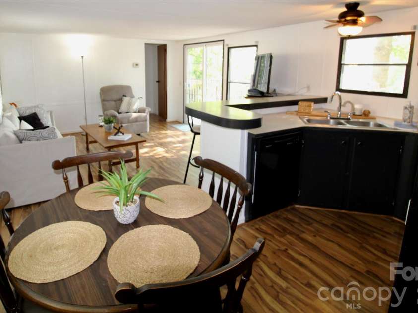 535 Lake Shore Drive, New London, NC 28127.  MLS# CAR4403928, YatesRealty ID 37902. 