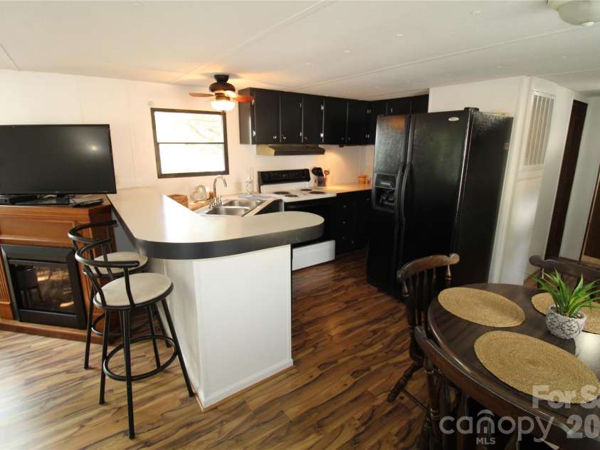 535 Lake Shore Drive, New London, NC 28127.  MLS# CAR4403928, YatesRealty ID 37902. 