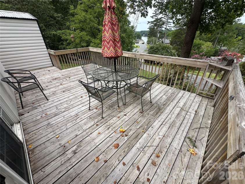 535 Lake Shore Drive, New London, NC 28127.  MLS# CAR4403928, YatesRealty ID 37902. 