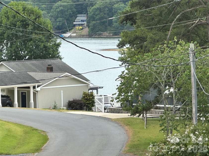 535 Lake Shore Drive, New London, NC 28127.  MLS# CAR4403928, YatesRealty ID 37902. 