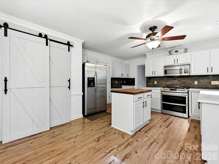 12903 Fallcross Court, Huntersville, NC 28078.  MLS# CAR4396287, YatesRealty ID 37903. 