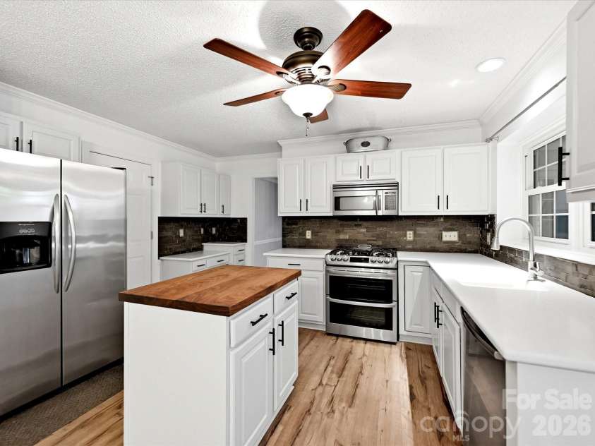 12903 Fallcross Court, Huntersville, NC 28078.  MLS# CAR4396287, YatesRealty ID 37903. 