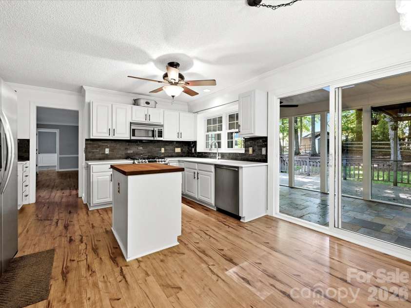 12903 Fallcross Court, Huntersville, NC 28078.  MLS# CAR4396287, YatesRealty ID 37903. 