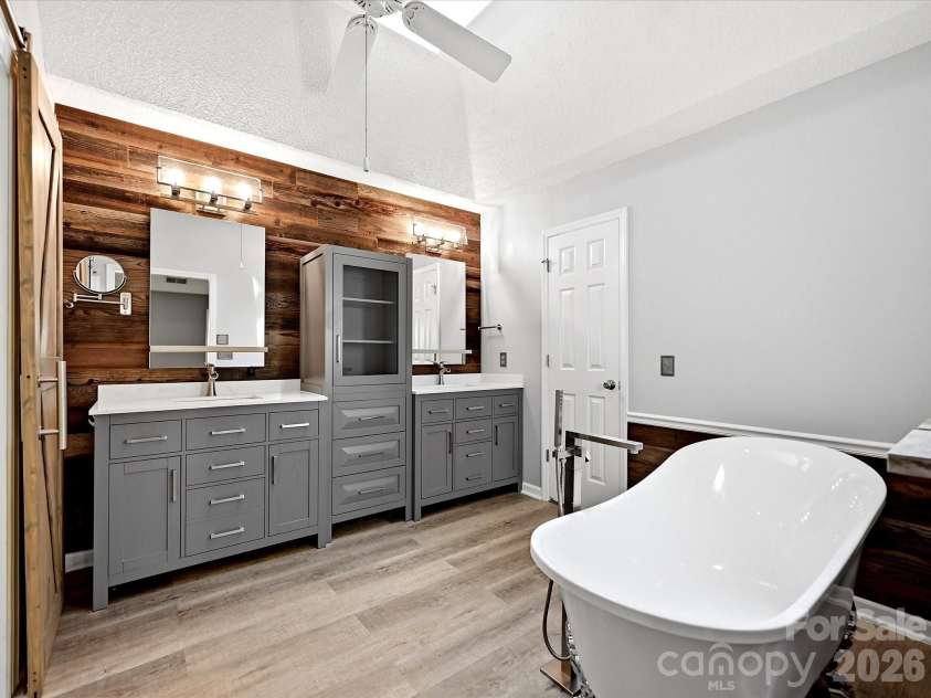 12903 Fallcross Court, Huntersville, NC 28078.  MLS# CAR4396287, YatesRealty ID 37903. 