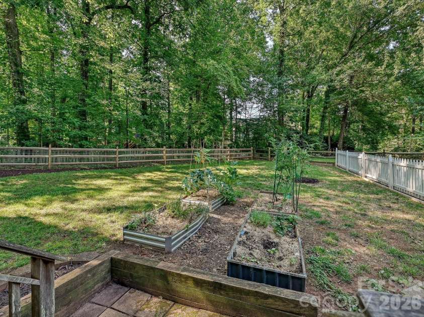 12903 Fallcross Court, Huntersville, NC 28078.  MLS# CAR4396287, YatesRealty ID 37903. 