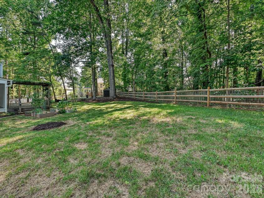 12903 Fallcross Court, Huntersville, NC 28078.  MLS# CAR4396287, YatesRealty ID 37903. 